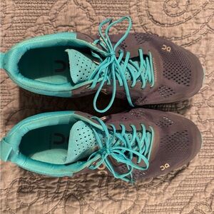On Cloud surfer Running Shoes in blue-grey and Teal women’s 7.5